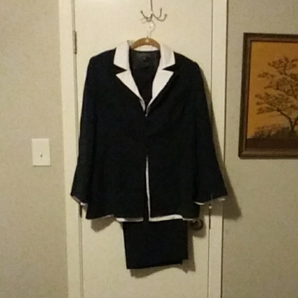 Suit size 16 Liz Claiborne